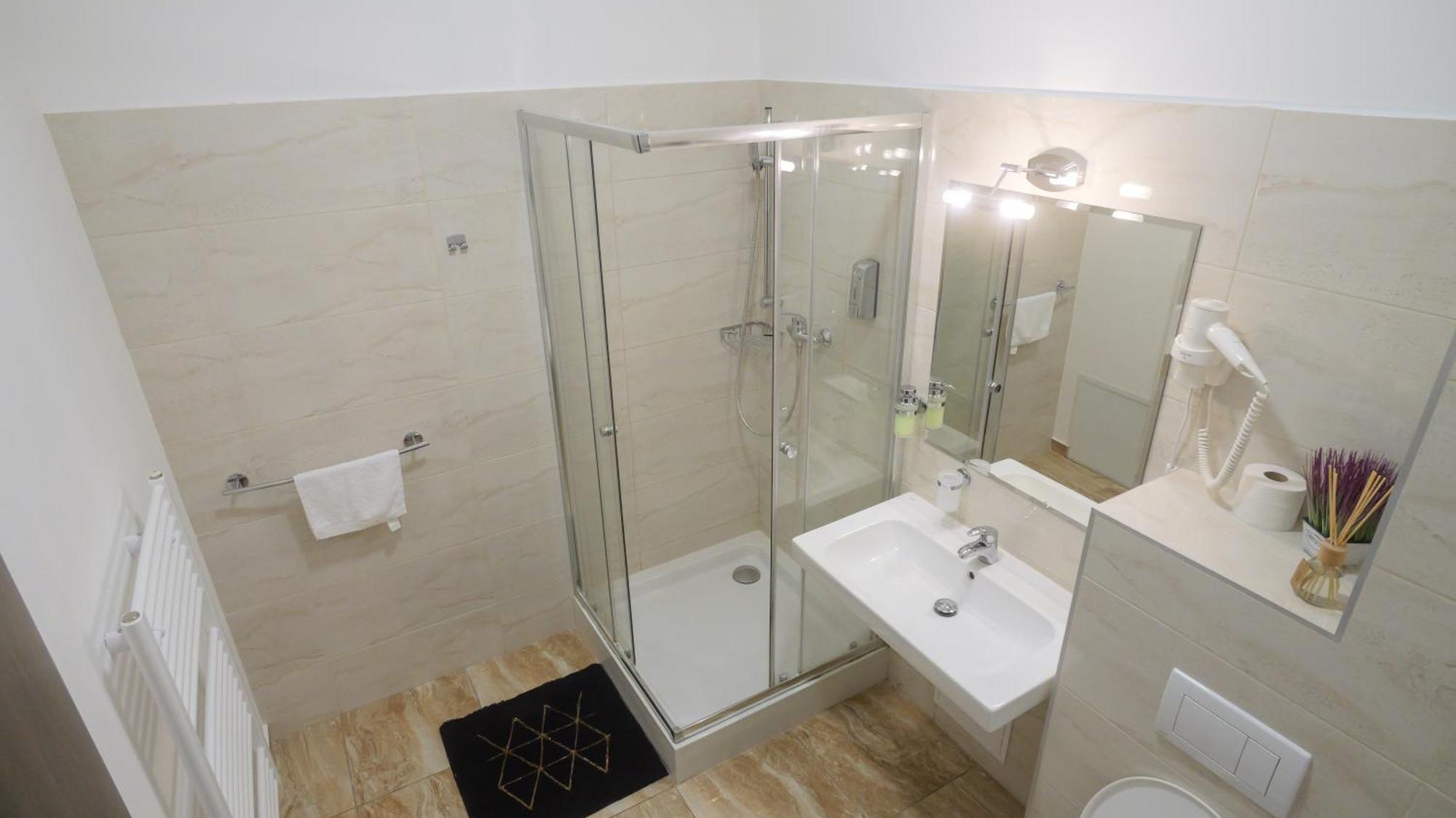 Premium City Centre Bedrooms Prešov المظهر الخارجي الصورة